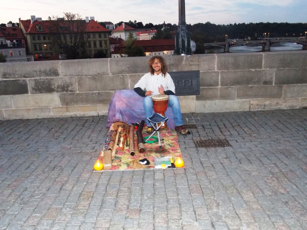 Playing on Charles Bridge! Tocando na Ponte Carlos