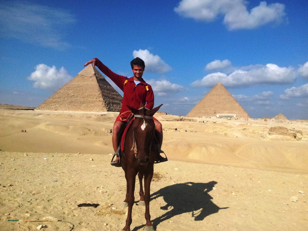 De cavalo pelas pirâmides