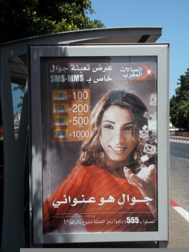 Se fosse no Brasil, essa garota estaria de biquíni rebolando