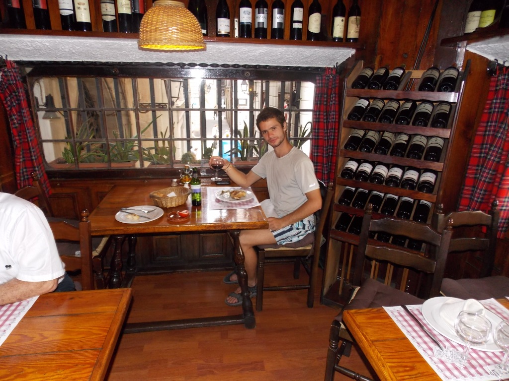 Nothing like going to a restaurant in shorts. Nada como ir comer usando samba-canção.