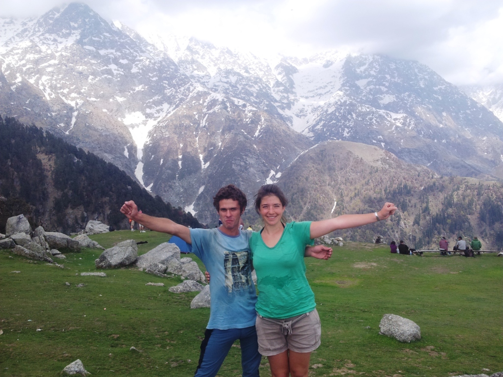 Carol e eu prontos pra trilha